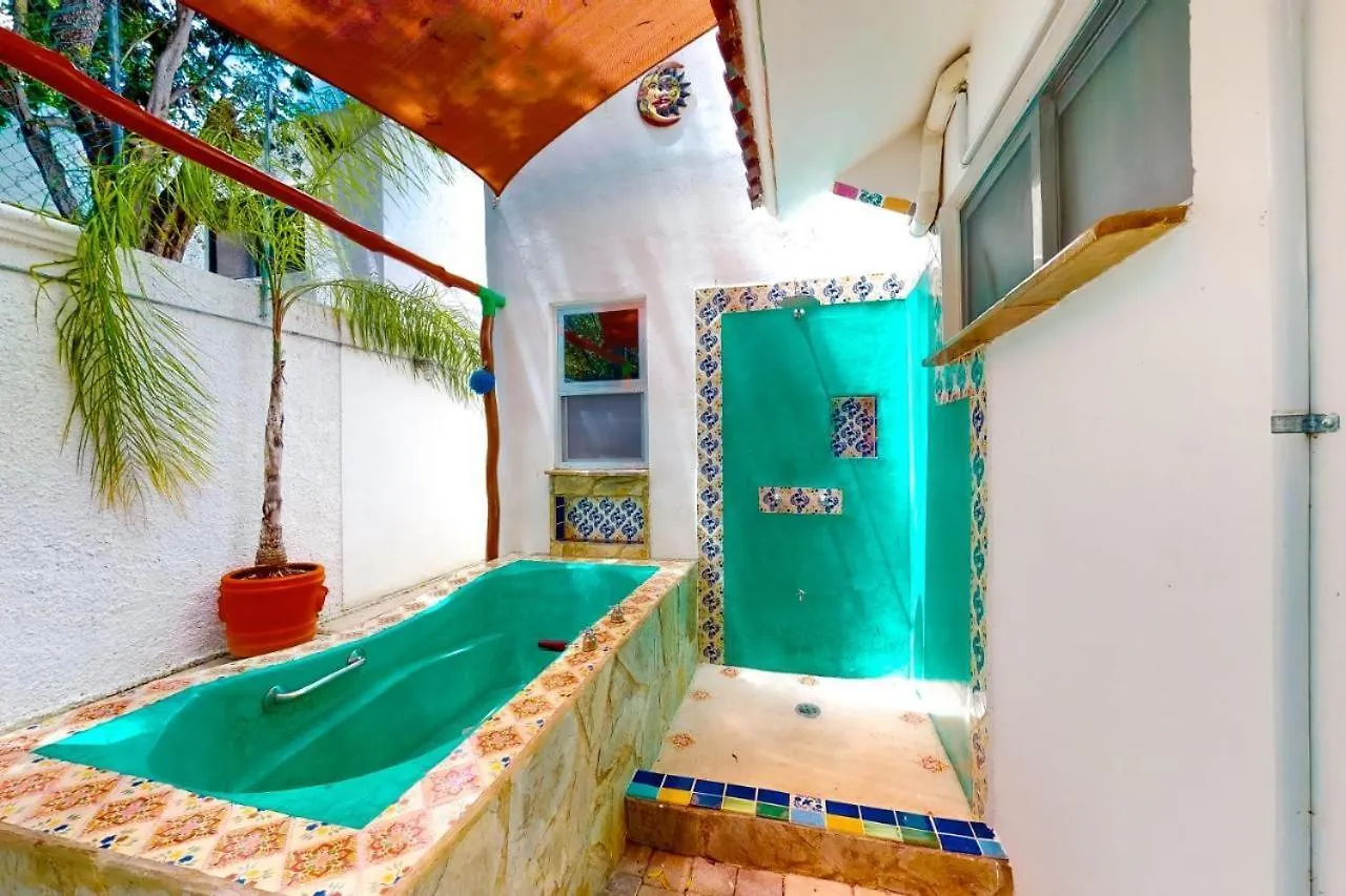 Urbaneden 'Another Day In Paradise' Playa del Carmen Meksyk