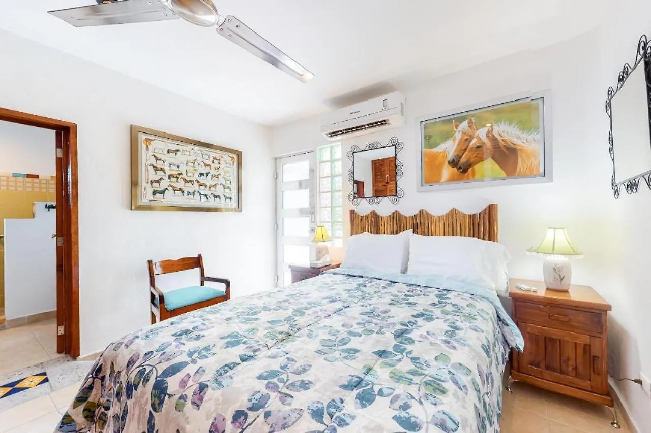 Willa Urbaneden 'Another Day In Paradise' Playa del Carmen