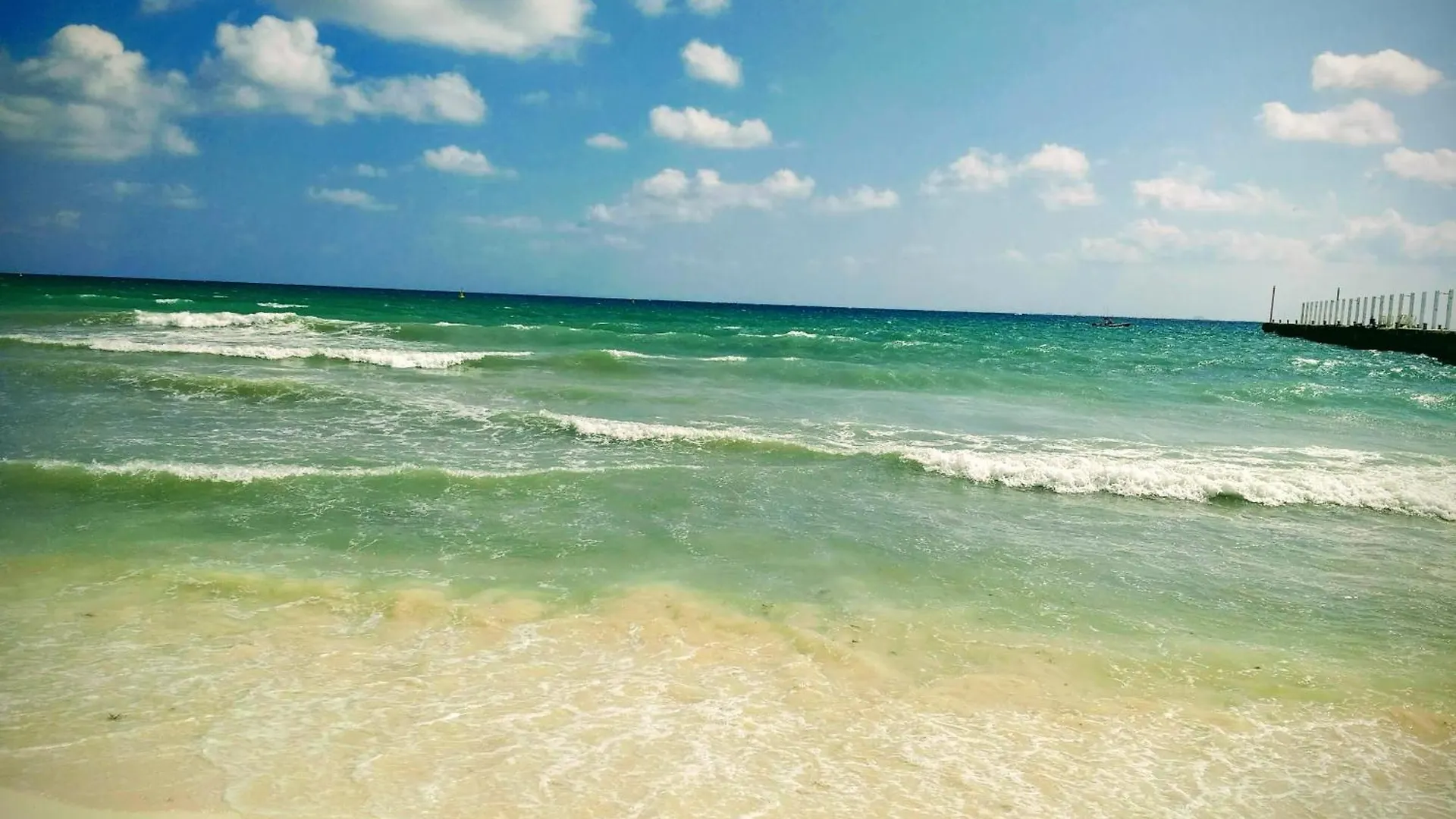 Willa Urbaneden 'Another Day In Paradise' Playa del Carmen Meksyk