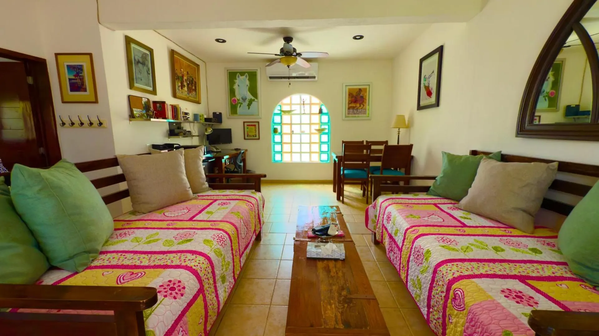 Willa Urbaneden 'Another Day In Paradise' Playa del Carmen