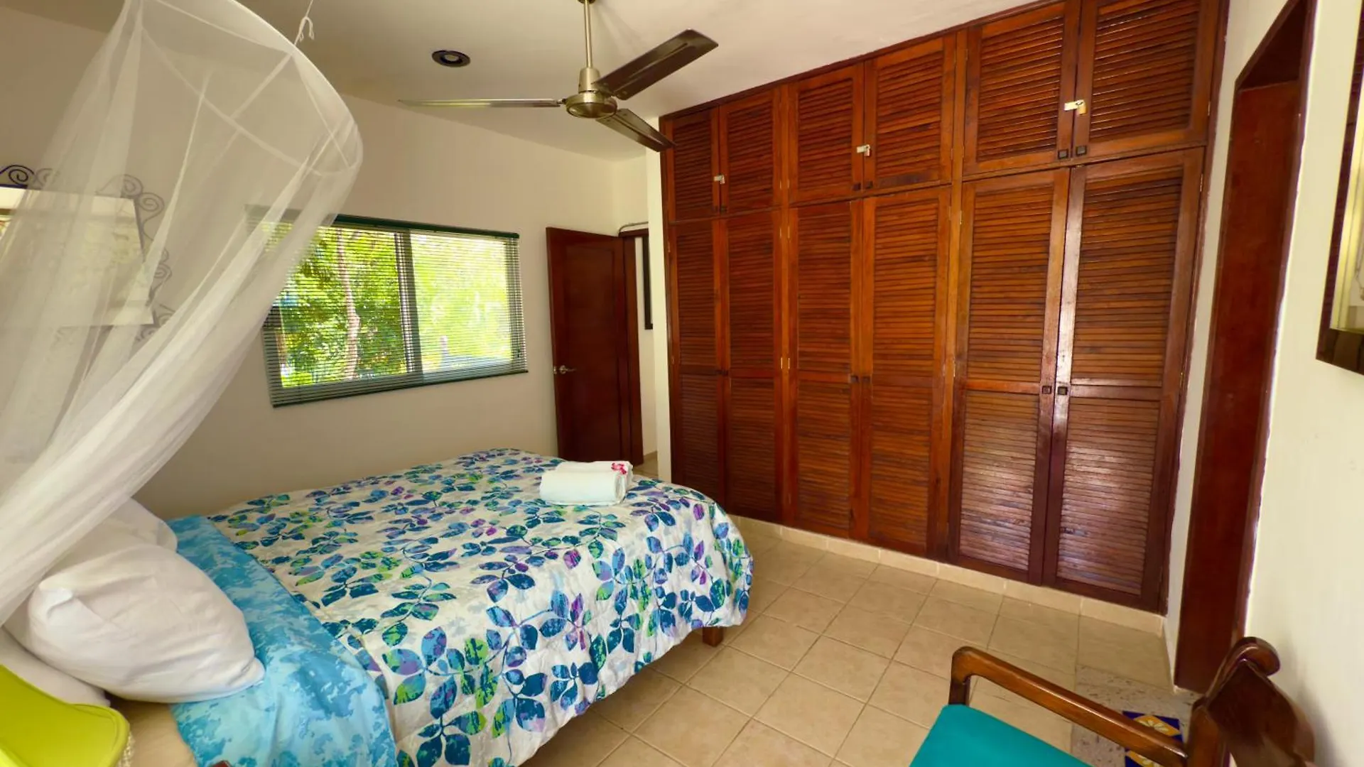 Urbaneden 'Another Day In Paradise' Playa del Carmen Willa