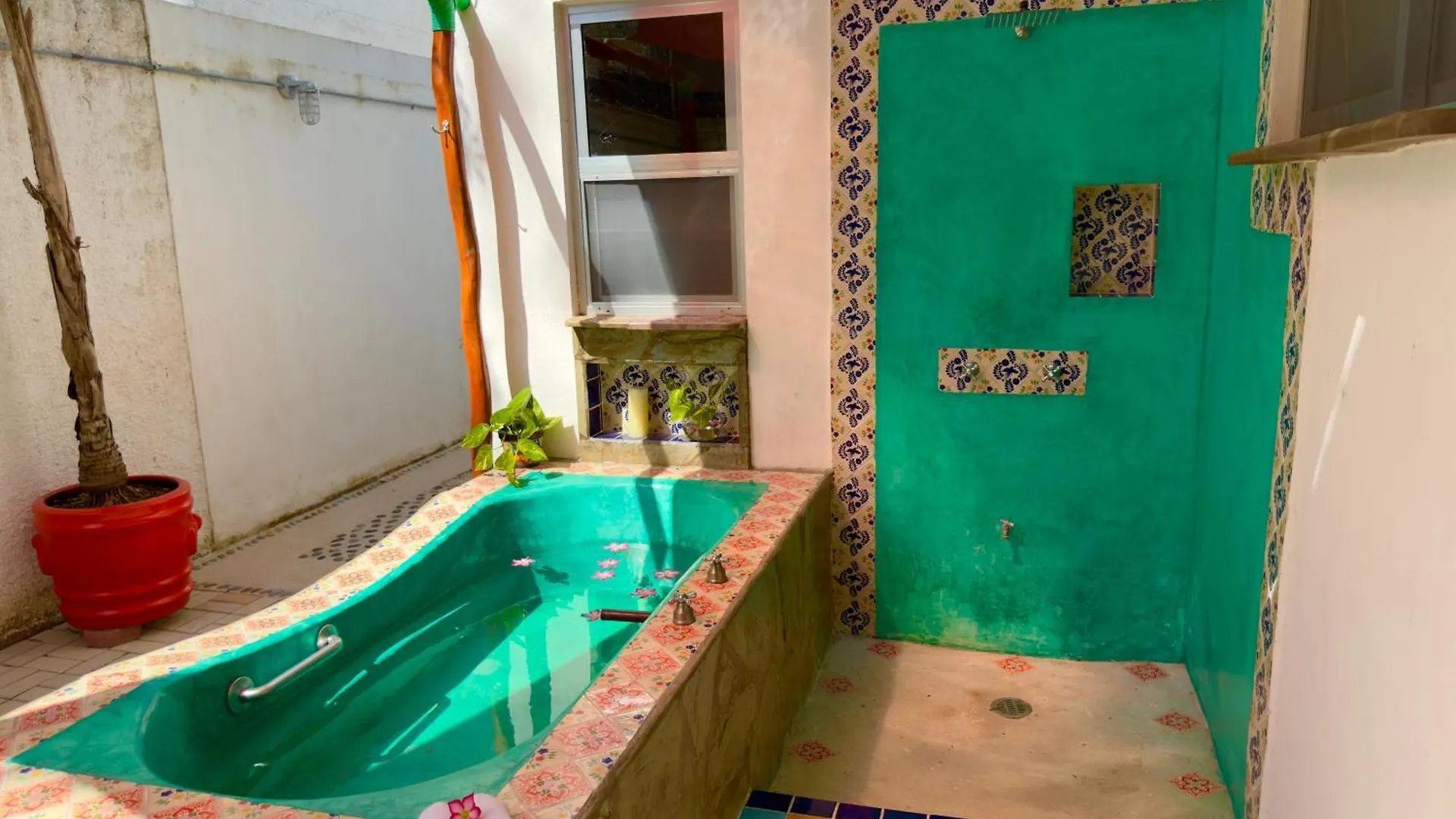 Urbaneden 'Another Day In Paradise' Playa del Carmen Willa