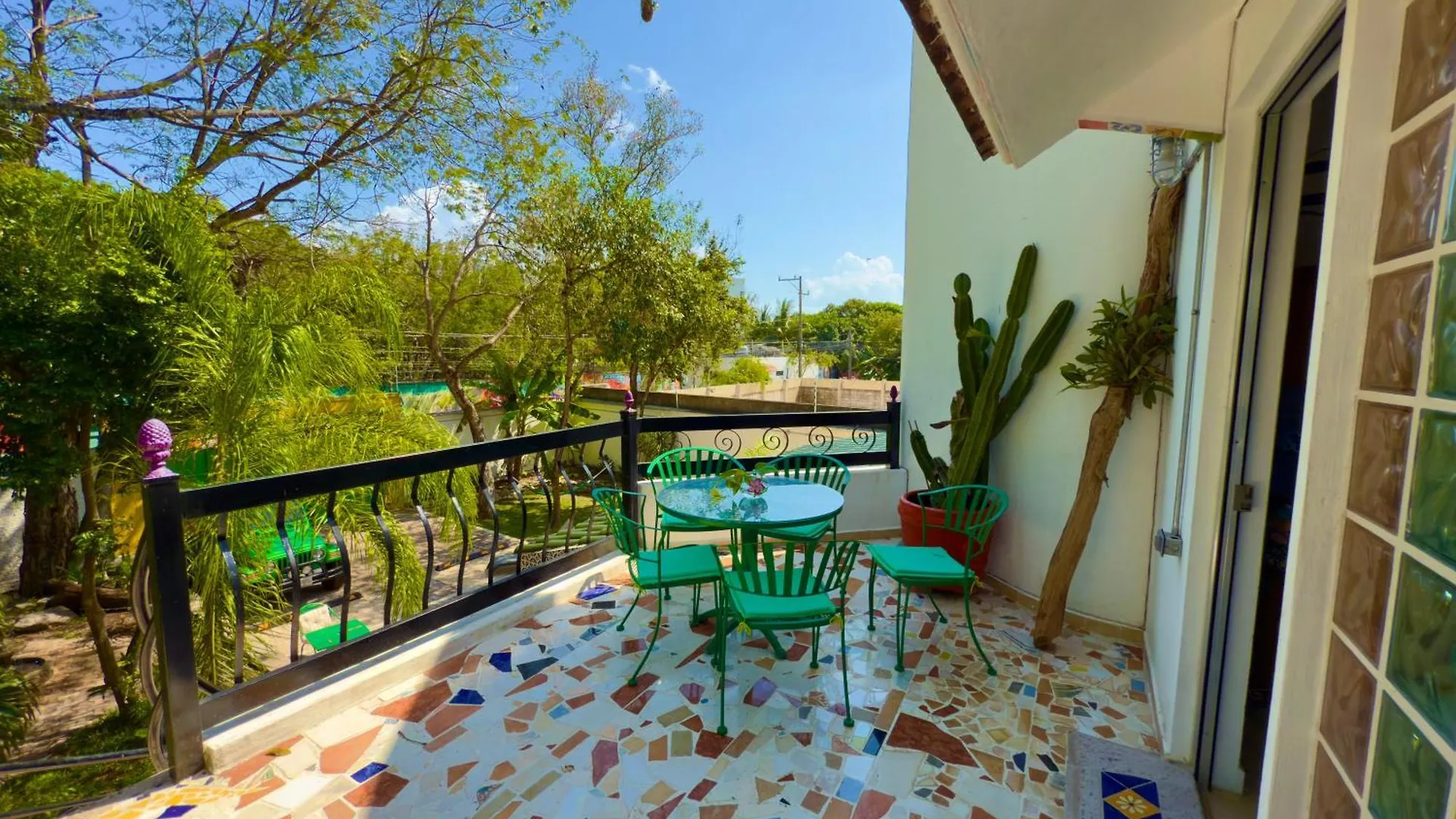 Willa Urbaneden 'Another Day In Paradise' Playa del Carmen Meksyk