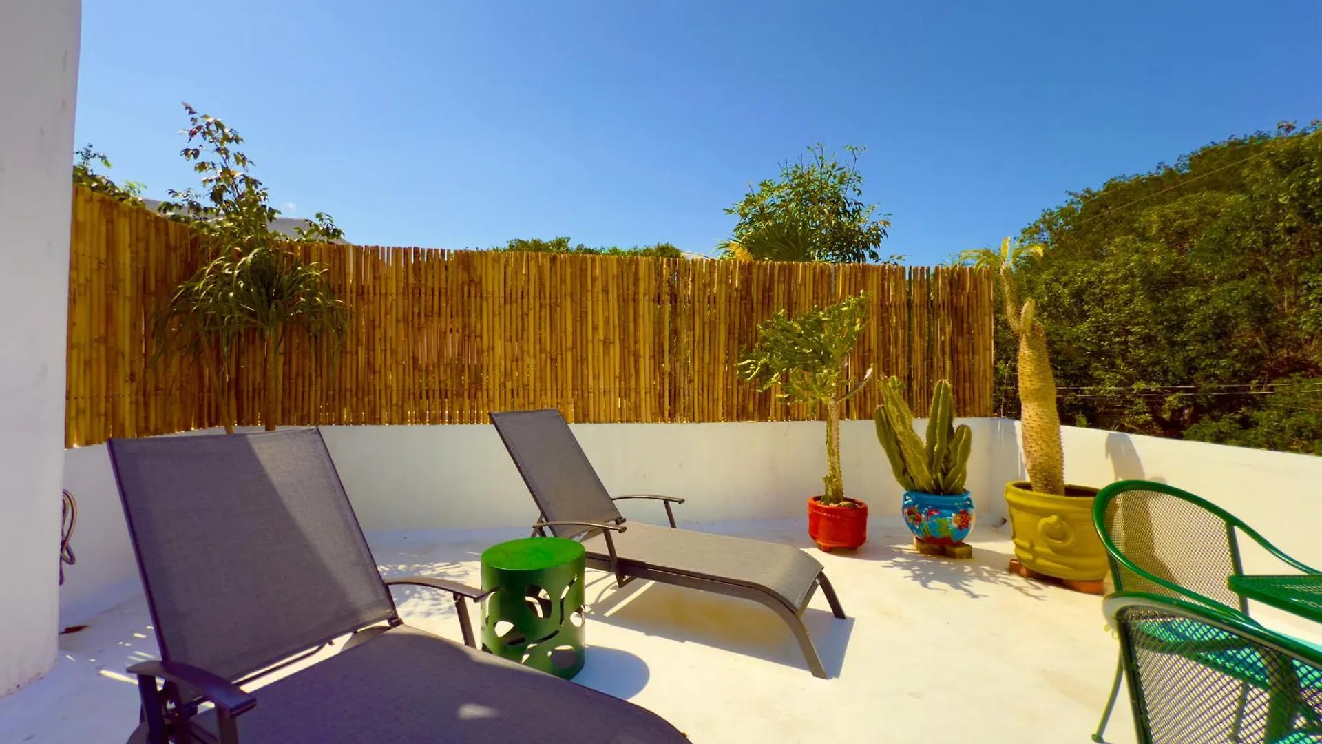 Urbaneden 'Another Day In Paradise' Playa del Carmen Meksyk